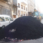Parte del carbón volcado en Villablino esta mañana