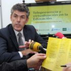 El director del Intecca, Jorge Vega, ayer en la sede de la Uned de Ponferrada.