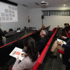 Saiz, sentado en segunda fila, asistió a la jornada sobre movilidad, en la Casa del Parque. ANA F. BARREDO