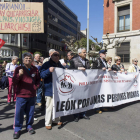 Los pensionistas leoneses se concentraron en la Plaza de la Inmaculada. F. OTERO PERANDONES