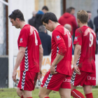 Juan Bardal, Javi Orodea e Isaac Aketxe se retiran cabizbajos al final del encuentro.