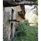 La Ferrería de Serviz, construida en el municipio de Barjas por el empresario ponferradino Nemesio Fernández para producir carbón vegetal con autorización del concejo del pueblo, funcionó hasta el año 1892. Durante el siglo XX, el complejo acogió una vivienda que finalmente fue abandonada hace una década, momento en que se aceleró su deterioro. DL