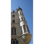 Busto del arquitecto colocado a la entrada de la Sagrada Familia, en Barcelona, y la comisión pro Beatificación en el Vaticano, en la entrega oficial de la documentación en 2003. De izquierda a derecha, el escultor Etsuro Sotoo, el juez diocesano de Barce