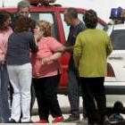 Familiares del trabajador fallecido en la fábrica de explosivos en Tous