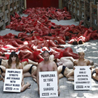 Simpatizantes antiaurinos en su protesta de Pamplona.