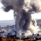 Columna de humo tras un bombardeo aéreo en Kobani.