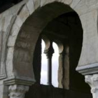 Imagen del arco geminado del monasterio de San Miguel de Escalada