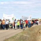 La marcha reivindicativa a su paso entre Villamuñío y Sahelices del Payuelo.