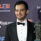 Alejandro Amenábar, con el Goya que ganó en el 2010.