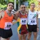 Los tres primeros posan junto a la línea de meta en Toral de los Vados.