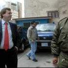 El presidente de Repsol en Bolivia, el español Luis García Sánchez, sale de las oficinas en Bolivia