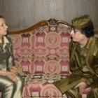La ministra de Asuntos Exteriores, Ana Palacio,durante la entrevista con Muamar el Gadafi