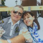 Nuria Fernández García, de Villar de Mazarife, junto a su marido Gabi.
