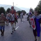 Trajes de época y desfile de caballeros para ambientar la fiesta. ARAUJO