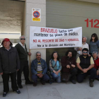 Los vecinos, el pasado lunes en una protesta en Astorga.