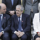 Los ministros de Finanzas de Francia e Italia, junto a la presidenta del FMI, Lagarde.
