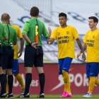El equipo arbitral, en un partido de este temporada del Barça.