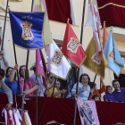 Momento en el que se produjo la retirada de estandartes por parte de las peñas.
