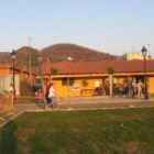 Las instalaciones están diseñadas para el disfrute de pequeños y mayores con juegos y zonas verdes