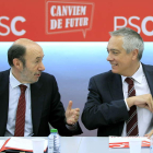 Rubalcaba y Navarro, en la reunión de ayer en Barcelona.