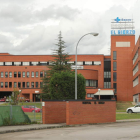 Imagen de archivo del Hospital el Bierzo, donde siguen los trámites de radioterapia. L. DE LA MATA