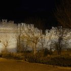 Vista de la nueva iluminación artística del castillo artillero de Grajal de Campos. ACACIO