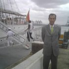 José Manuel, junto al Juan Sebastián Elcano, en Panamá.