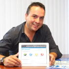 José Casquero muestra la web de Genialite, el proyecto que acaba de poner en marcha.