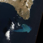 Foto de un satélite de la NASA del volcán de El Hierro.