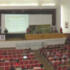 La foto muestra el aforo en la inauguración del Mes de Seguridad.
