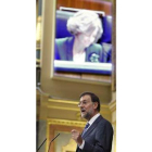 Rajoy interviene mientras se ve a Salgado en una pantalla.