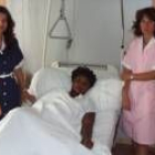 La paciente guineana se recupera en la Clínica San Francisco después de someterse a la operación