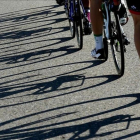 Ciclistas en carretera.