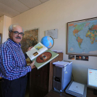 El catedrático de Geografía de la Universidad de León, Antonio T. Reguera, publicó en enero el libro ‘La medida de la Tierra en la antigüedad’. SECUNDINO PÉREZ