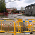 La mejora de la red ya empieza a ser una realidad en calles como la de la imagen. CEBRONES