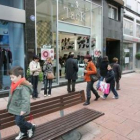 Imagen de una de las calles más comerciales del centro de Ponferrada