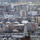 Las más de dos mil viviendas vacías que hay en Ponferrada, el paro y el crédito frenan la construcción.