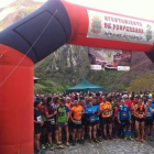 Los atletas dispuestos a tomar la salida en Peñalba.