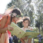 Magos, genios y hadas animaron a los niños leoneses a leer.