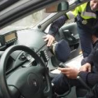 Los coches patrulla de la Policía Municipal incorporan un ordenador a bordo para recibir los datos
