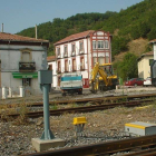 Inmediaciones de la estación de Matallana, a la derecha, el bar Minero, de donde parte la línea.