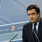 Óscar López, ayer, en la rueda de prensa que ofreció en las Cortes.