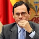 El gobernador del Banco de España, Jaime Caruana, durante su comparecencia ante el Congreso