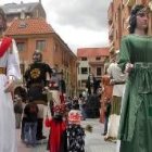 Los gigantes y cabezudos desfilaron el fin de semana en Benavente