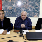 Juan José Alonso Perandones, Luis Álvarez y María Ángeles Rubio, ayer, en Astorga. MARCIANO PÉREZ