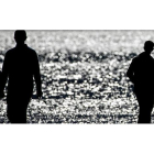 Imagen de dos parejas a la orilla del mar. Kai Foersterling