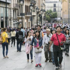 Afluencia de público en una jornada comercial en Portal de l'Àngel de Barcelona.