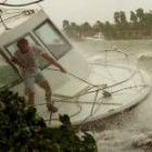 El huracán Irene a su paso por la isla de Watson al sudoeste de Miami, en la costa de Florida