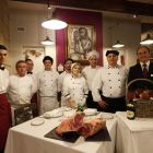 Javier García Rueda y Miguel Estrada, junto al equipo.