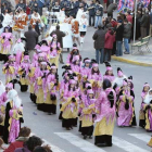 Los cortejos carnavaleros sirven de escaparate para la mascarada bañezana.